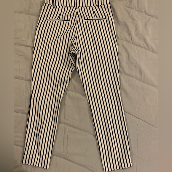 H&M white/navy pinstriped stretchy flat front slacks size 8 (fits like a 5) - Picture 3 of 9